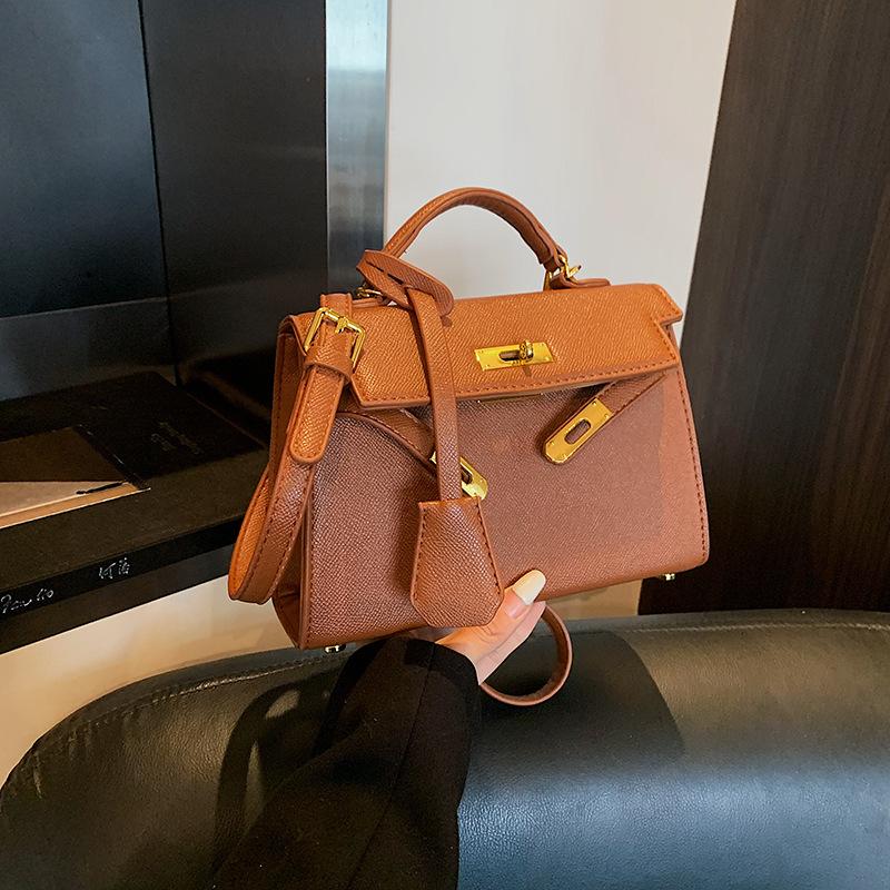 Fashion Retro Niche Small Square Bag 2025 New Casual Versatile Women's Messenger Bag Exquisite Super Fire Handbag