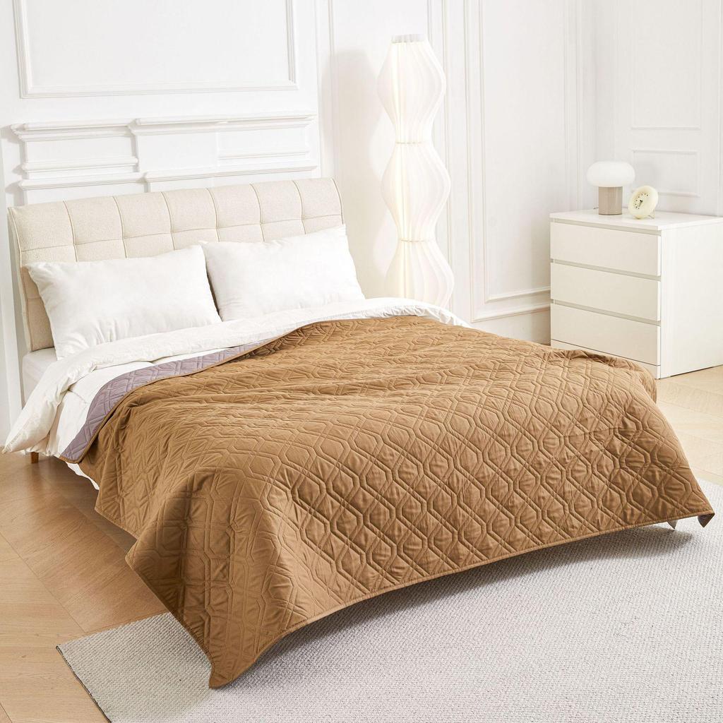 Waterproof Pet Mattress Cover: Dustproof, Anti-Slip, Anti-Urine Protective Sofa Pad for Cats and Dogs