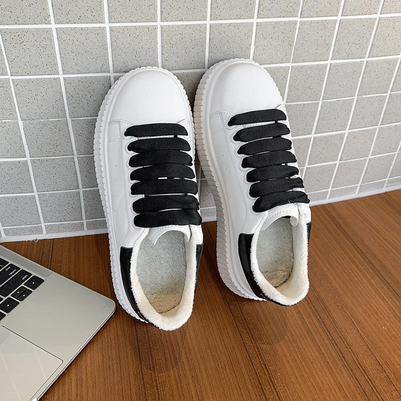 High-end little white shoes women's spring and autumn 2025 new popular versatile small thick-soled height-increasing sports and leisure board shoes