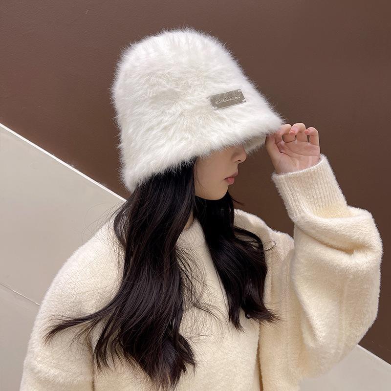 The Plush Fisherman Hat Is A Versatile Choice for Women In Autumn and Winter A Small Bucket Hat That Shows Off Your Face and A Windproof Basin Hat