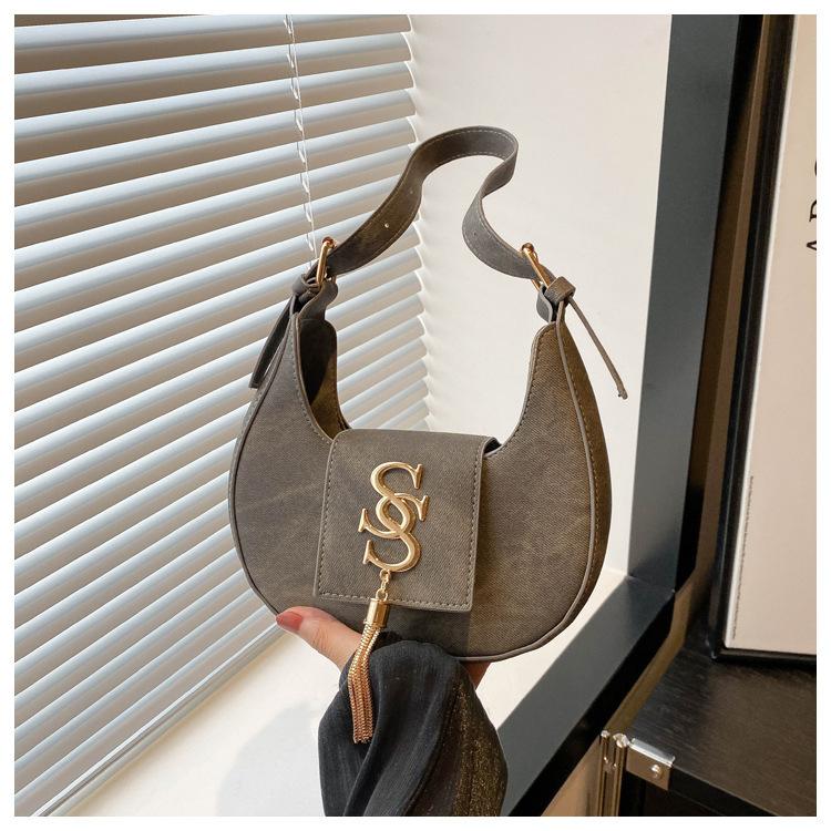 

2025 summer simple popular hardware letters new beautiful personality trend fashion hand carry armpit crescent women s bag темно-серого