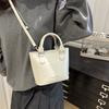 Niche Design Bag Women's New Trendy Fashion High-end Shoulder Bag Portable Messenger Bucket Bag