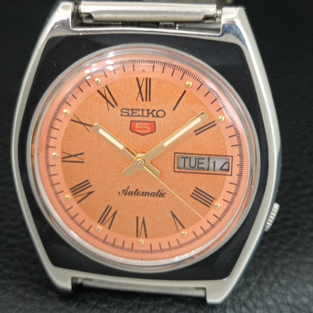 RARE VINTAGE SEIKO 5 AUTOMATIC 7009A JAPAN MENS PEACH DIAL WATCH a709550-1
