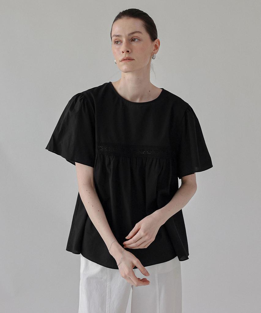 Keullaepeu Lace Peplum Blouse_Black