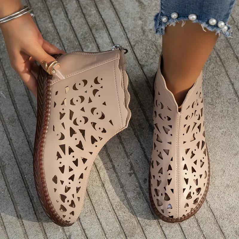 Botas da Moda Nova Leve Botas Curtas Femininas Respiráveis de Estilo Britânico Confortáveis com Zíper Traseiro Vazado PU Bota Feminina