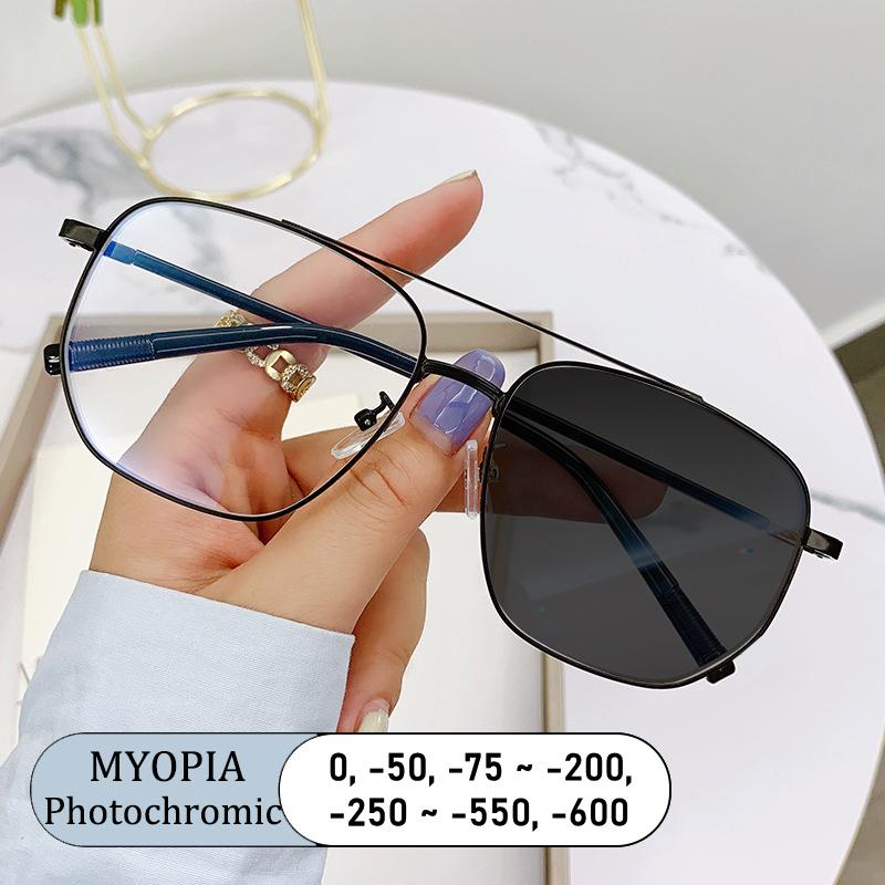 New Brand Myopia Glasses Women Oversized Alloy Frame Blue Light Blocking Photochromic Eyeglasses for Men and Women
