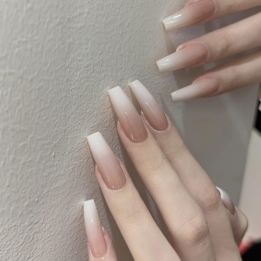 

WM-94 Milky White Gradient Wearable Nail Tips - 24-Piece Set Glue Type