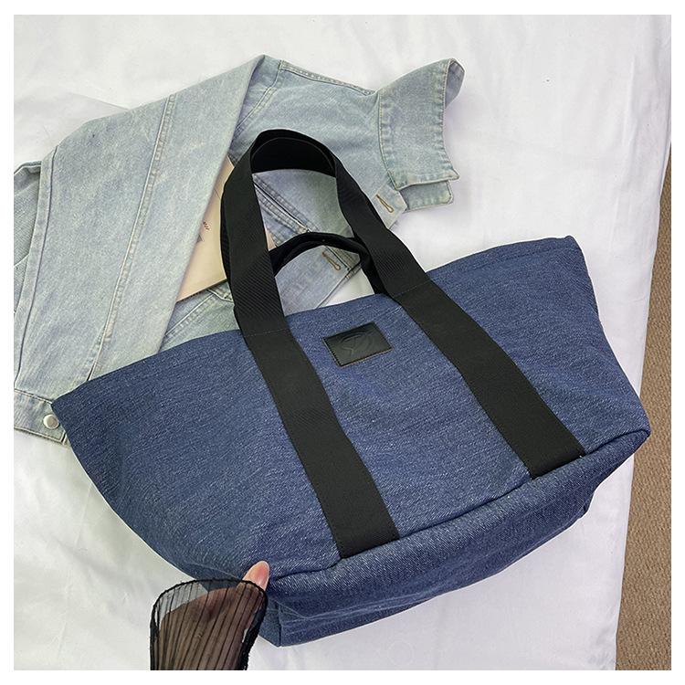 

Korean version of large-capacity denim bag women s 2025 new portable commuter shoulder messenger bag retro trendy tote bag