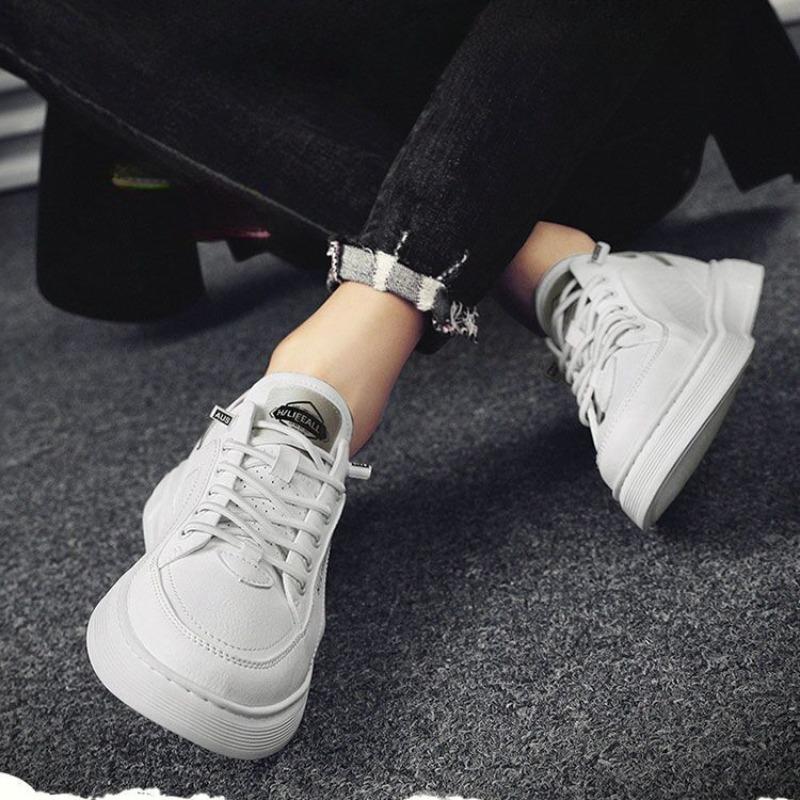 Trend Herrenschuhe Leichtgewicht Komfort Freizeitschuhe Sommer Atmungsaktive Sneaker Ein Pedal Kleid Flacher Schuh Mode Vielseitig Heißer Verkauf