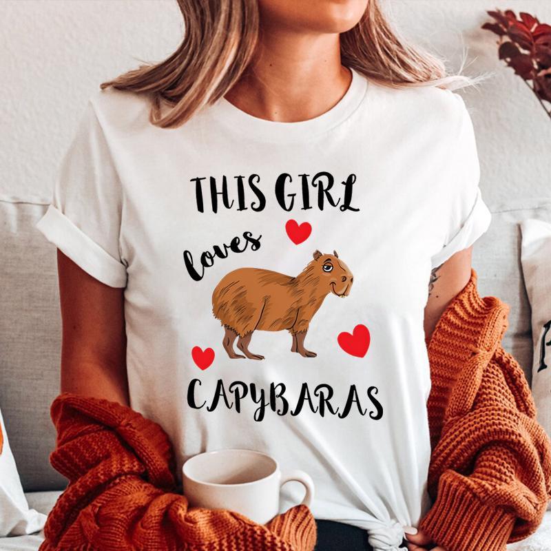 

Просто девушка, которая любит футболку с модным принтом из капибары женская футболка с коротким рукавом повседневный топ больших размеров