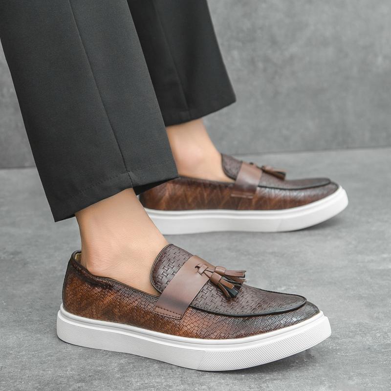 Fashion 2025New Fashion Men Tassel Formal Shoes Senior Places Formal Comfortable Flat Designer Loafers Soft Bottom Outdoor Walking Shoes