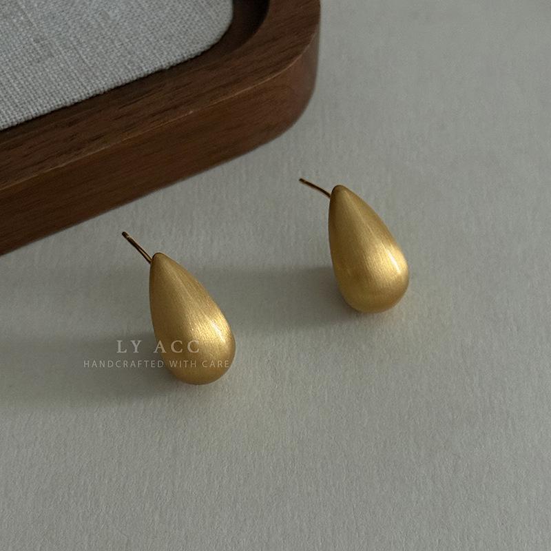 Brushed Ball Earrings Women's High-end Matte Niche Design Light Luxury Temperament Ball Ear Buckle Texture Retro Stud Earrings