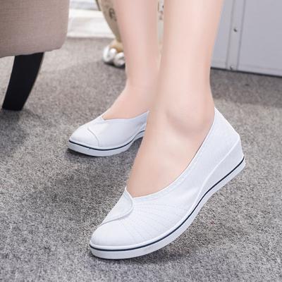 Women's Low Top Soft Bottom Slope Heel Nurse Shoes Solid Color Round Toe Shallow Mouth Work Shoes
