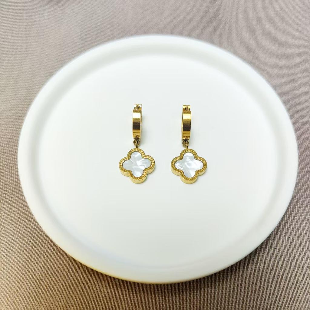 18K Clover Ear Clip Titanium Steel Short, Versatile, Simple, Light Luxury, Gold Edge Earstuds