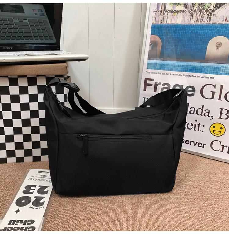 Trendy Japanese Sporty Style Women's Casual Crossbody Bag: Large Capacity Functional Workwear & Commuting Shoulder Messenger Bag