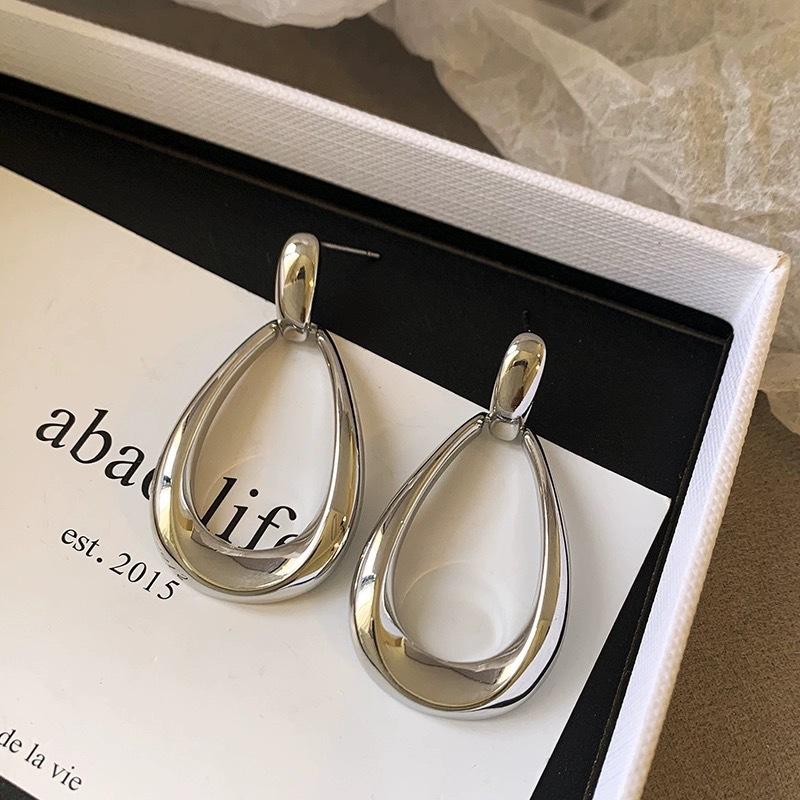Personality Simple Glossy Metal Hollowed-out Teardrop Shape Piercing Stud Earrings for Women Korean Fashion Jewelry Accessory