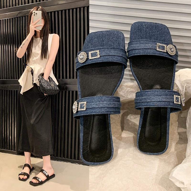 Women Large Size Fashionable Sandals and Slippers New Summer Style Flat Bottomed Metal Strappy Sandals for Women Zapatos Mujer