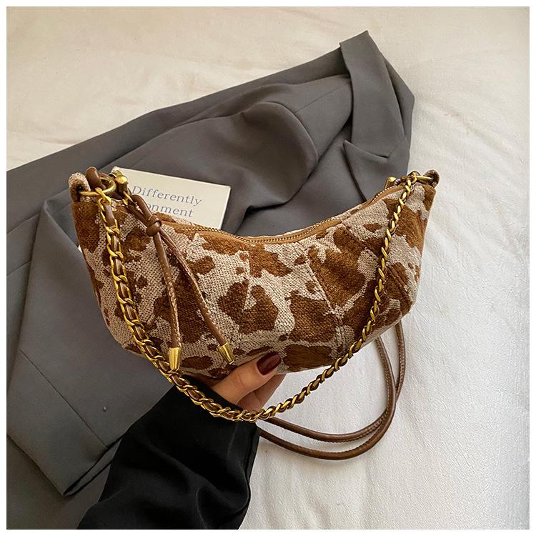 

Fashion versatile bag women s 2025 new winter Korean version commuter shoulder bag niche high-end foreign-style messenger bag коричневий