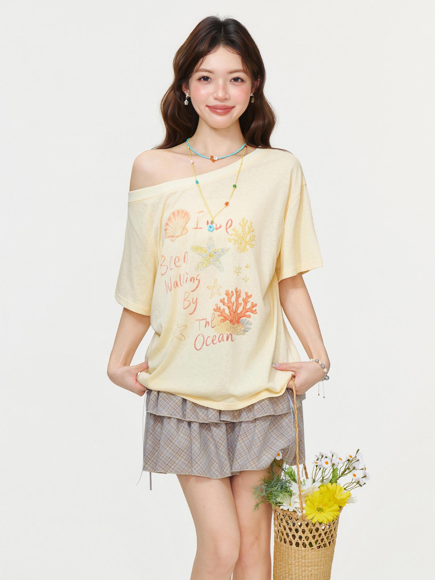 

Design sense diagonal off-shoulder printing thin short-sleeved T-shirt women s summer new Spice Girl style loose top One size fits all