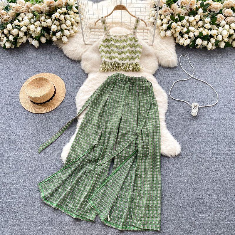 

Age-Reducing Seaside Vacation Style Wave Pattern Two-piece Set Pack Green M