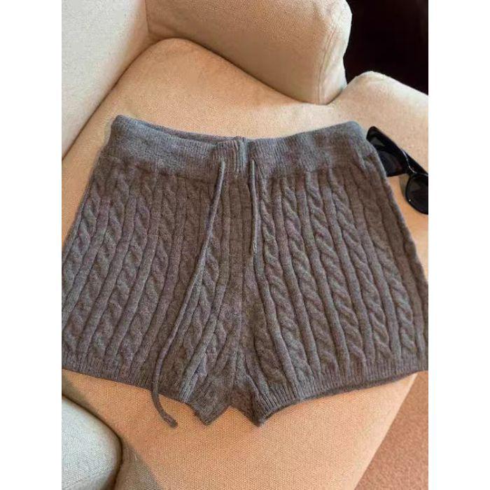 

Chic Autumn Knit Shorts: Petite High-Waisted Wool Pants for Fall & Winter Casual Wear One Size серый