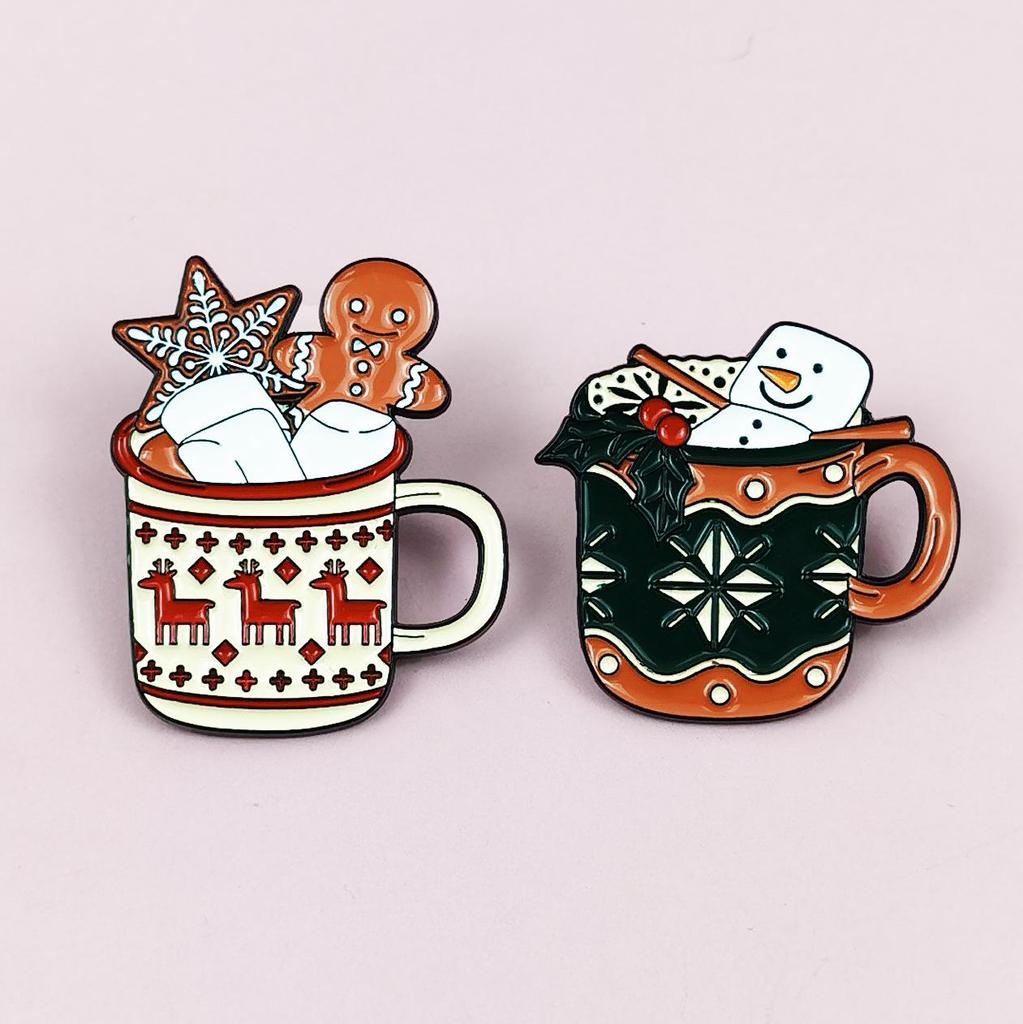 Festive Snowflake Marshmallow Cup Brooch - Cute Christmas Accessory for Clothing & Backpacks