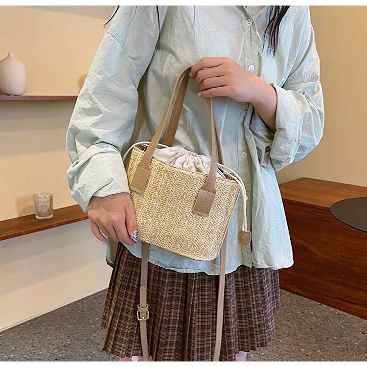Ins Grass Woven Handtasche Sommer Neue Casual Vacation Damen Gemüsekorb Umhängetasche Kontrastfarbe Messenger Bag Damentasche