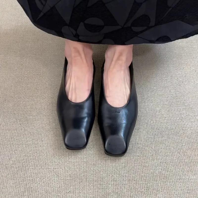 Minimalist Style Leather Flat Shoes Slip-On French Elegance Women's Square Head Commuting Little Leather Shoes Retro Pure Color