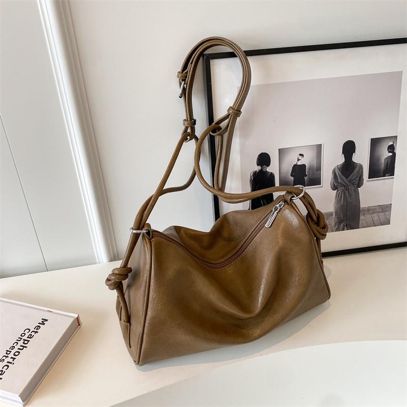 IELGY Retro Large-Capacity All-Match Cross-Body Fashion Commuter Shoulder Bag