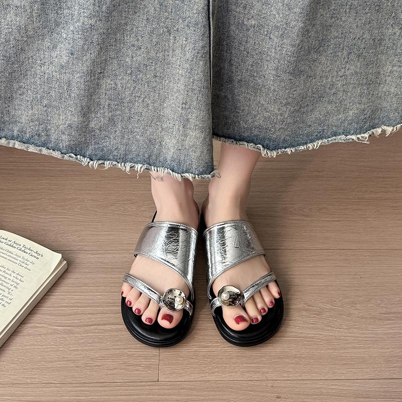 Fashion 2025 New Summer Shoes Women Flat Soft Sole Luxury Outdoor Beach Flip Flops Sandals Trend Metal Elegant Ladies Slides Shoes