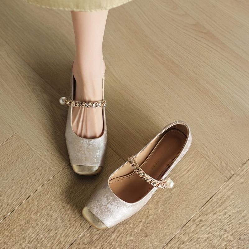 Chinese Embossed Retro Women's Shoes Shallow Mouth Thick Heel Mary Jane Shoes Temperament Gentle Single Shoes