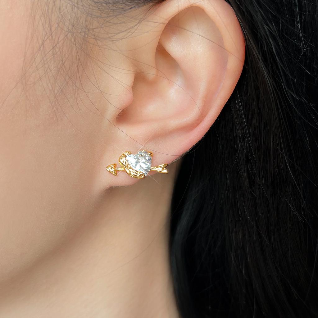 Cupid's Heart 18K Gold Zircon Heart Stud Earrings - Niche Light Luxury