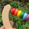 Babyrassel Massivholz Bunt Niedliche Form Leichter Griff Schüttelrassel Spielzeug für Früherziehung Halbrund