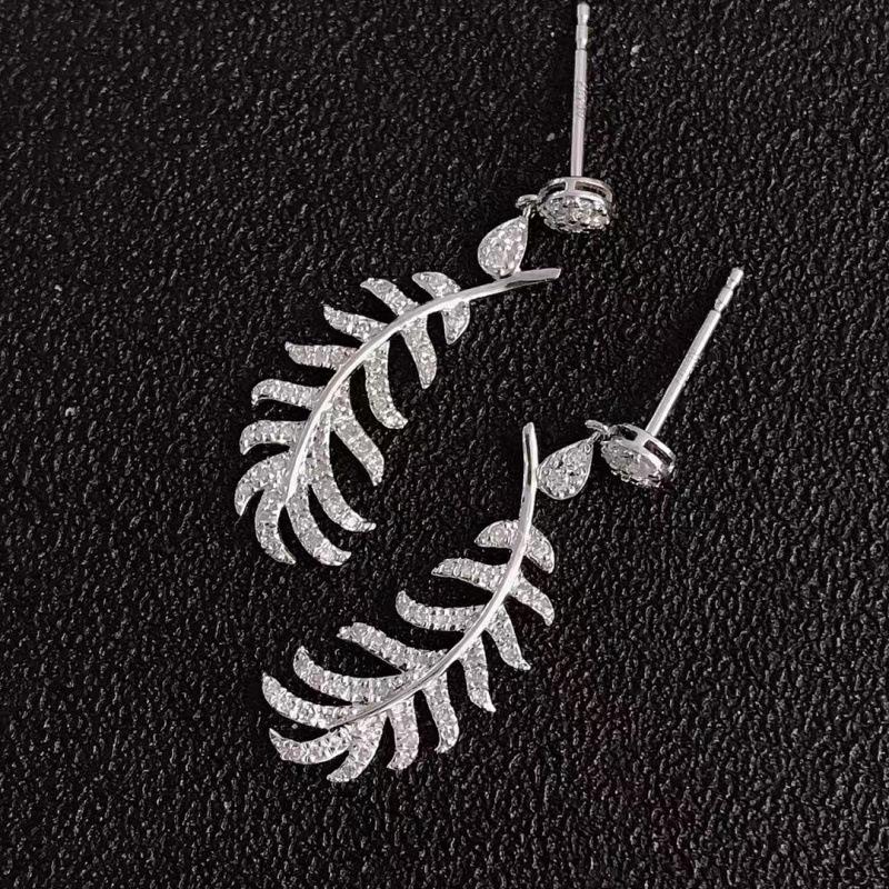 Versatile Earrings for Women: Small Fresh Style with Personality - Fashionable Ear Pendants Inspired by Internet Celebrities