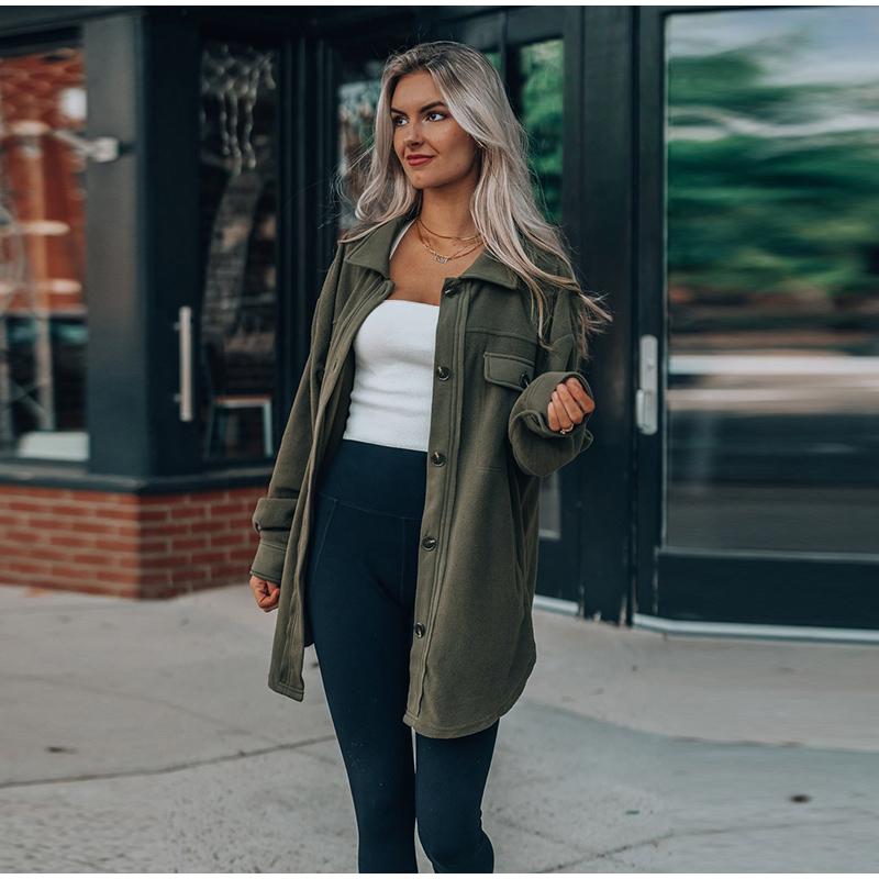 Осенне-зимняя женская флисовая куртка с длинным рукавом и лацканами — фото 5