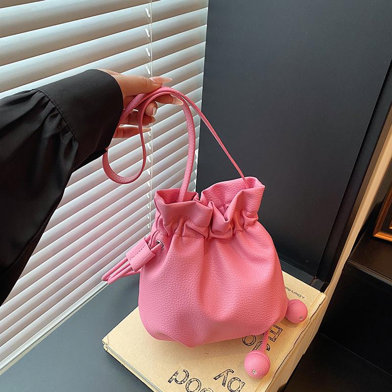 Bucket Bag Stylish and Casual Cute Mini Crossbody Bag for Work Commuting Single Shoulder Bag