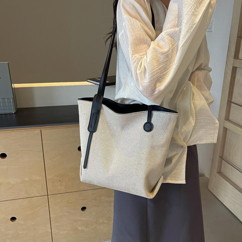 Stylish Large Capacity Canvas Tote Bag For Women Versatile For University Classes