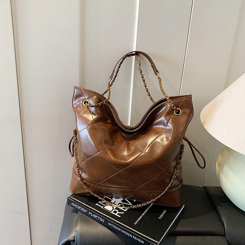 IELGY Oil Leather Retro Large-Capacity Tote Bag Loose Commuter Shoulder Portable Bucket Bag
