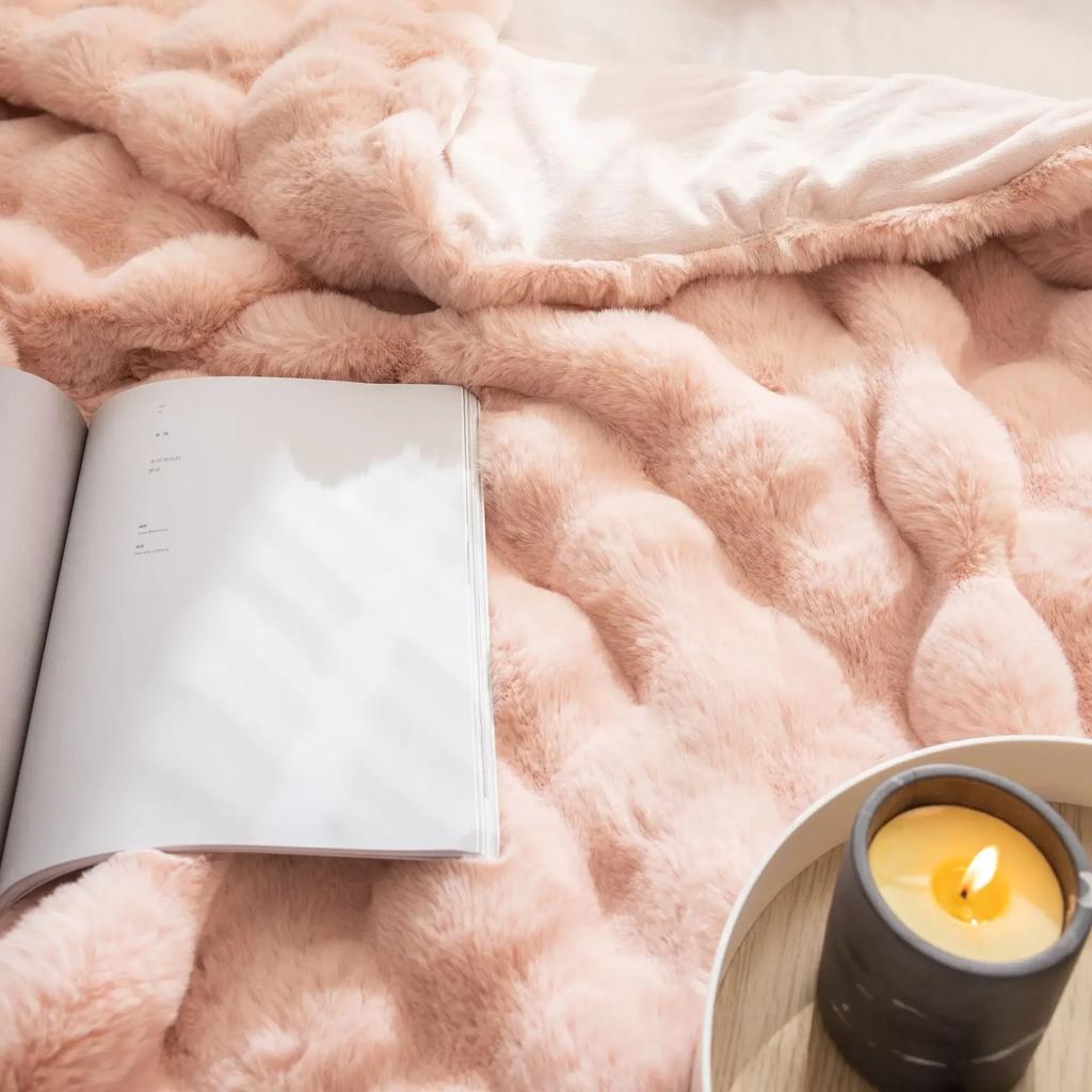 Luxury Soft Faux Fur Throw Blanket Fuzzy Plush Bedspread on the bed plaid sofa cover blankets and throws for living room bedroom