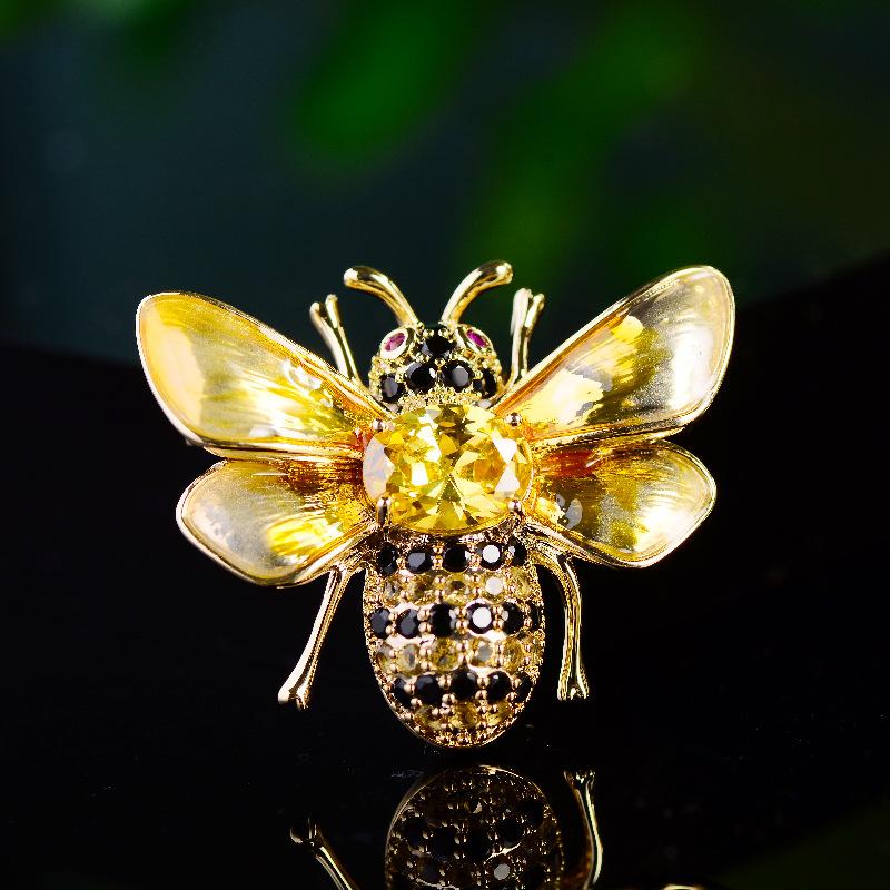 Stylish And Cute Little Bee Brooch Elegant And Creative Enamel Color Clothing Decoration Pins Simple Accessories