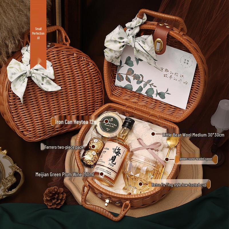 Bridal Party Souvenir: Heytea Cup for Bridesmaids and Groomsmen