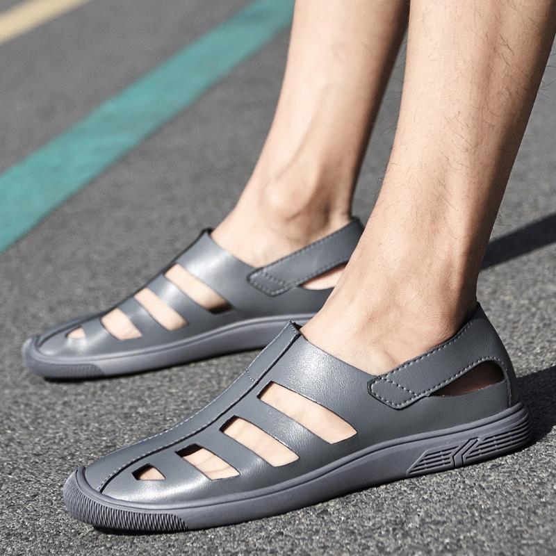 Fashion Outdoor Men's Breathable Hollow Leisure Anti Slip Beach Shoes Fashionable Summer New Men Comfortable Leather Hole Shoes Sandals
