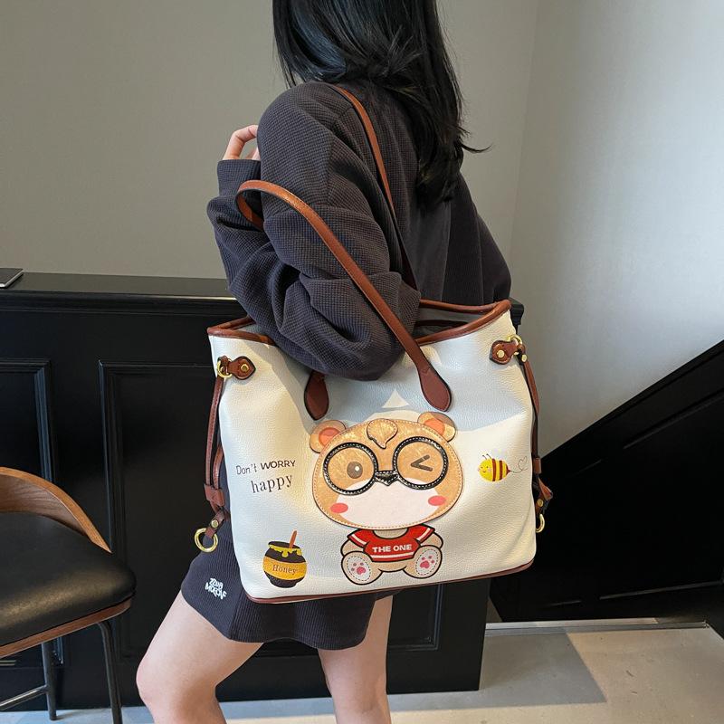 Large capacity underarm shoulder bag 2025 spring and summer new cute bear student tote bag women's bag tide