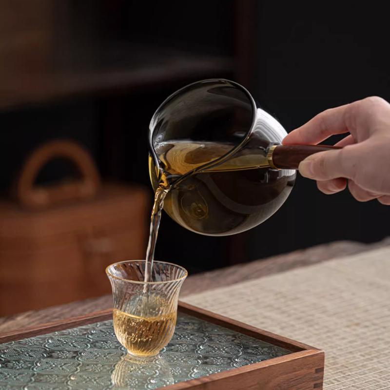 Grey heat-resistant glass wood handle fair cup Japanese side handle high temperature resistant tea separator tea set accessories