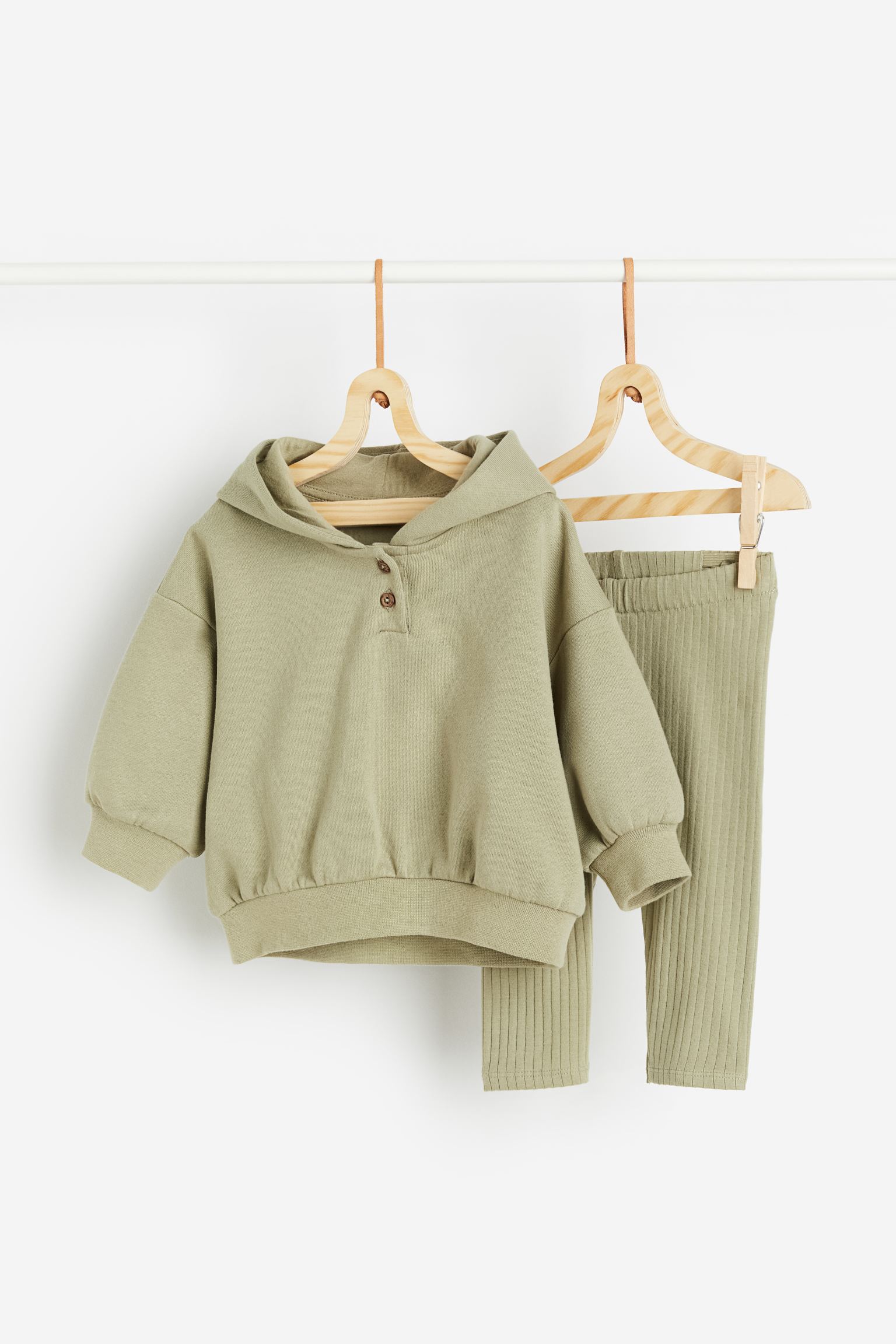 

2-piece hoodie and leggings set