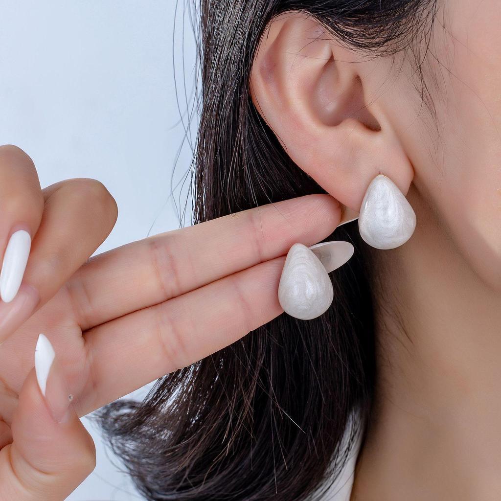 Koreanischer Stil Nicht-Piercing Ohrclip mit langem Quaste, Perlmutt Schmetterlings Design für Damen - High-End, Coole Mode.