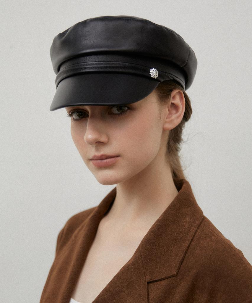 Tatiana Urbanic Leather Sailor'S Cap Ht8151 2 Colors