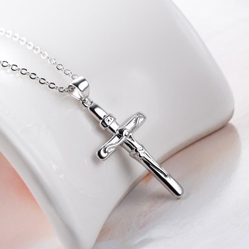 Minimalist Geometric Cross Pendant Necklace Unisex Tarnish Resistant Electroplated Jewelry