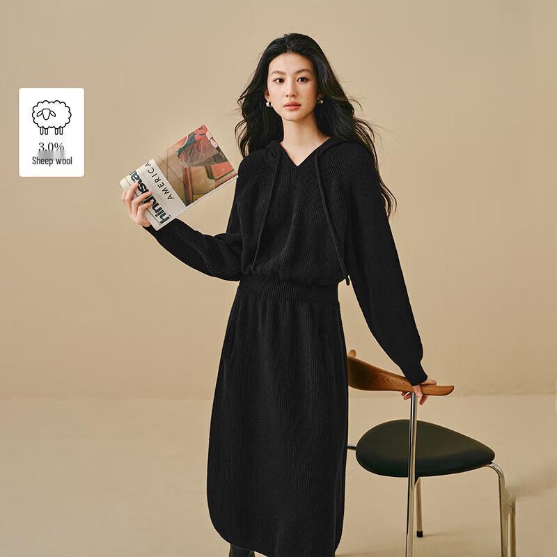 

Женское трикотажное платье Inman с капюшоном и приталенным силуэтом S