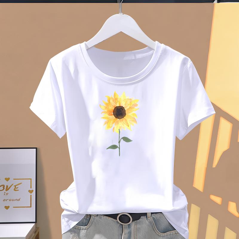 Trendiges T-Shirt mit kurzen Ärmeln und süßen Designs, perfekt für die tägliche Sommermode von Frauen.